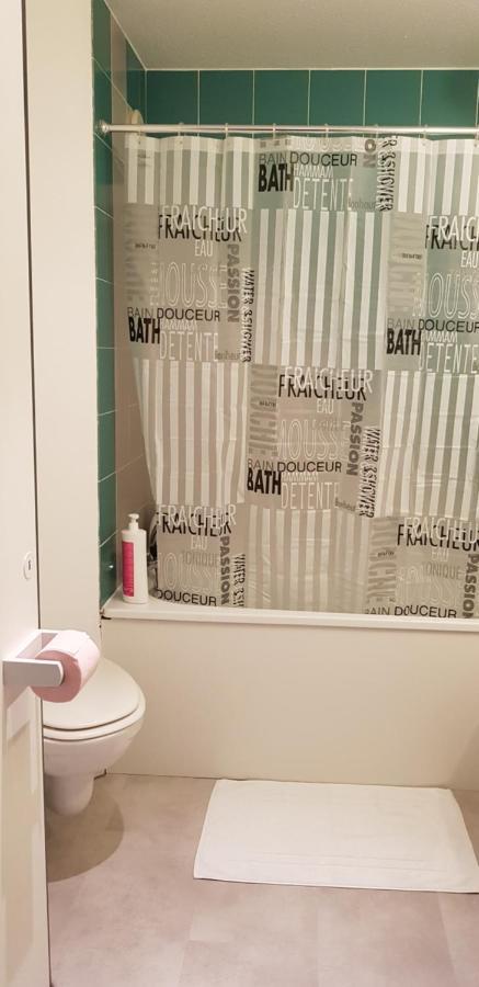 Appartement Cinema Aux Portes Du Futuroscope シャッスヌイユ・デュ・ポワト エクステリア 写真